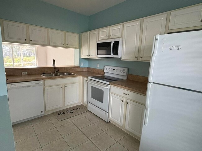 Building Photo - 2/2.5 Townhome in Fort Myers for Rent