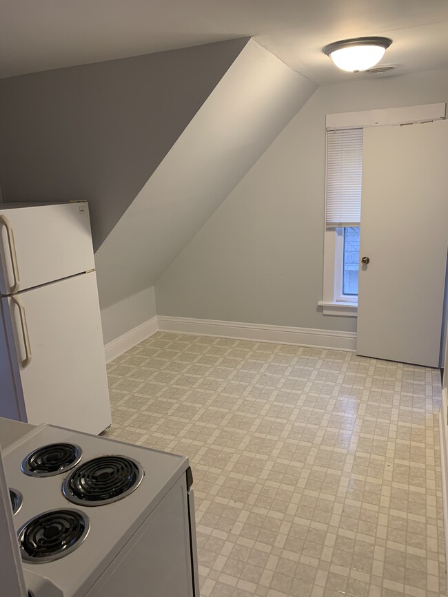 kitchen - 209 N Willow St