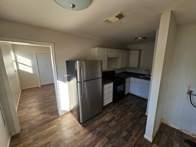 Building Photo - 411 S Florida St