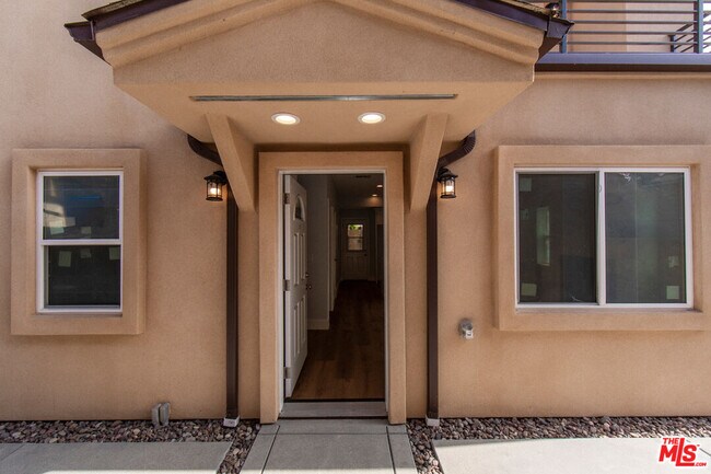 Foto del edificio - 2210 S Harcourt Ave