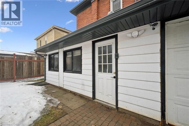 Photo du bâtiment - 10 Hampton St