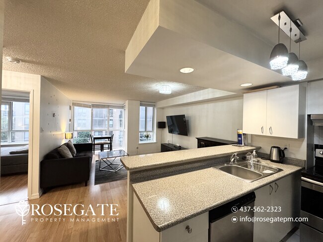 Photo du bâtiment - Pet-Friendly 1-Bedroom Condo with Outdoor Space – Downtown Toronto