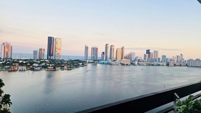 Foto del edificio - 3530 Mystic Pointe Dr