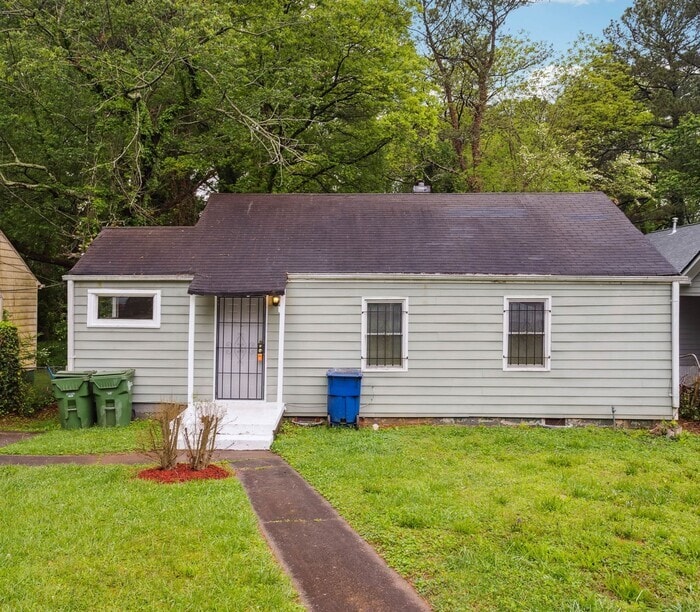 Primary Photo - Spacious home, close to the beltline, grea...