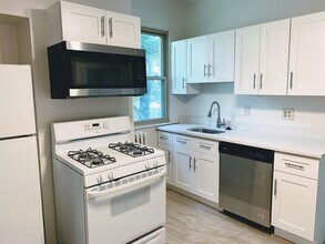 Building Photo - 5542 Fair Oaks St