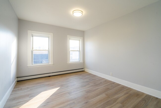 Foto del edificio - 325 Hurley St