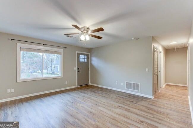 Building Photo - 48 Clark St