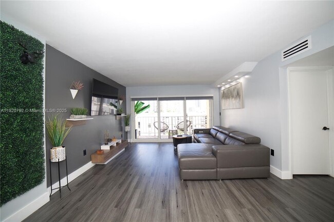 Building Photo - 200 178th Dr