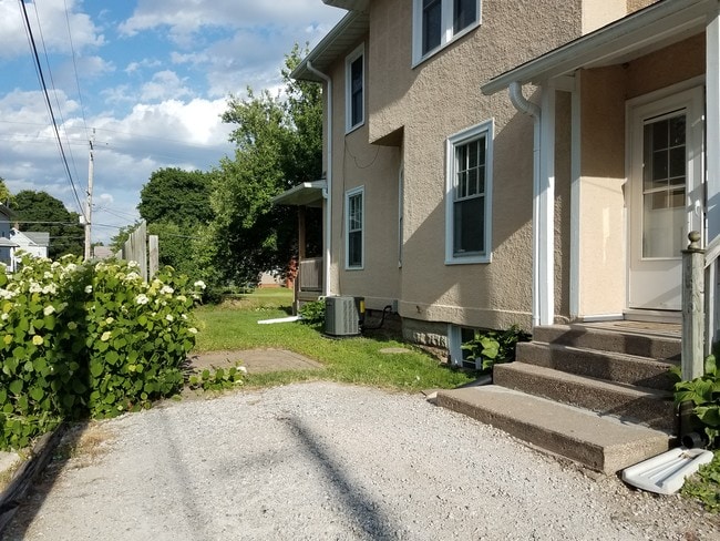 Parking and side yard - 1193 25th St