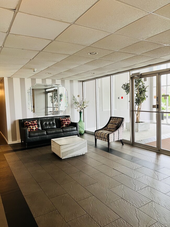 Foto del edificio - 9001 Golf Rd