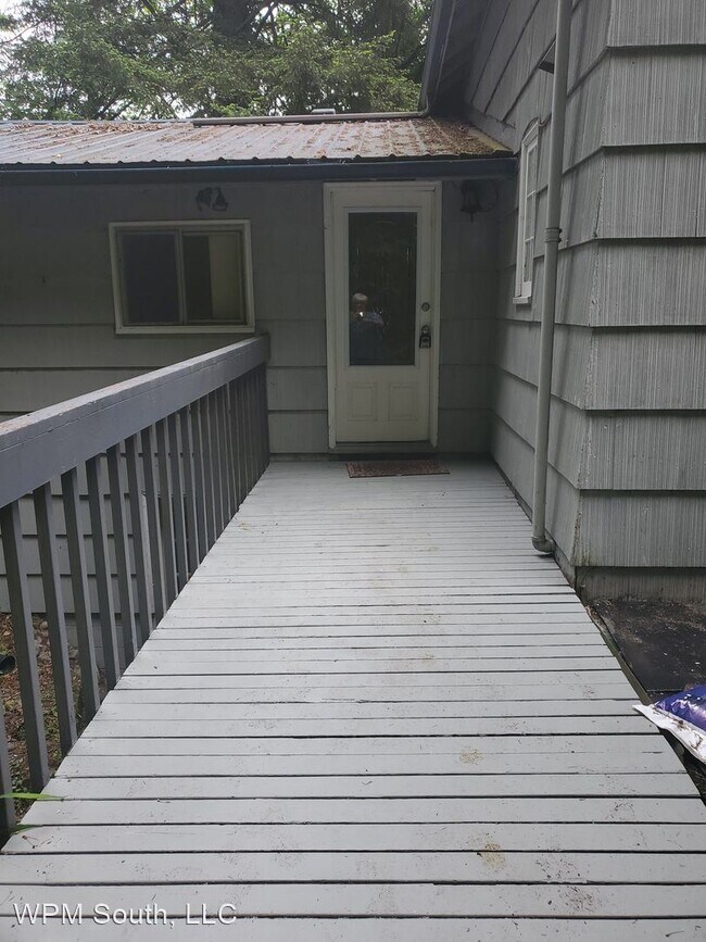 Building Photo - 3 br, 1 bath House - 4420 S 200th St