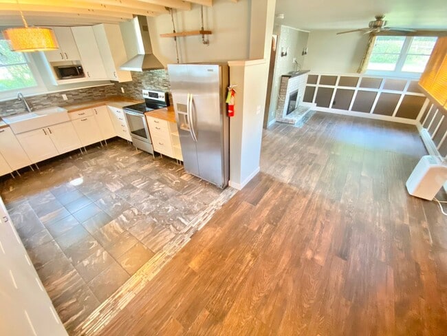 Building Photo - 3 Bedroom Single Family Home New North End...