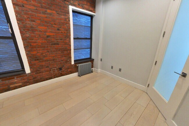 Foto del edificio - 438 W 52nd St