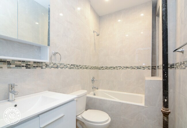 Foto del edificio - 637 St Marks Ave
