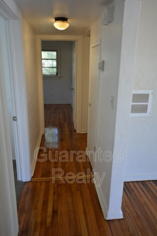 Building Photo - 609 SE 31st Ave