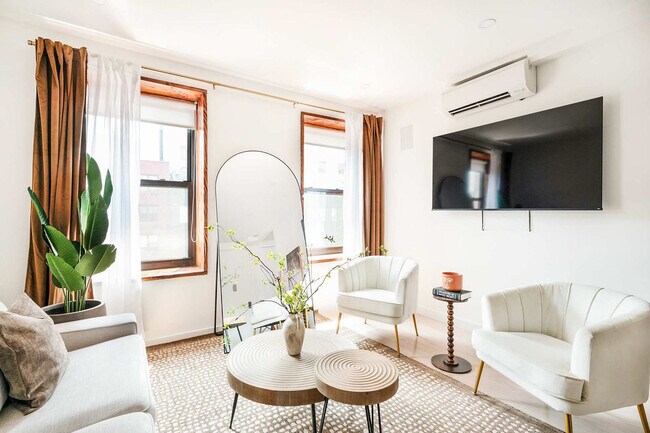 Foto del edificio - 319 E 14th St
