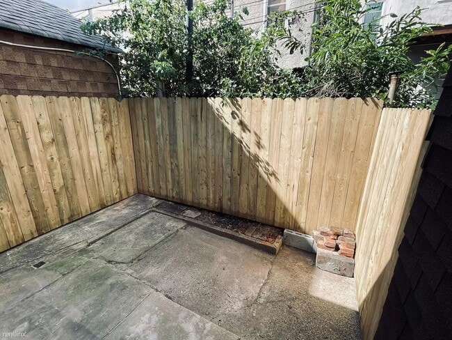 Building Photo - 1 br, 1 bath Townhome - 2664 Janney St