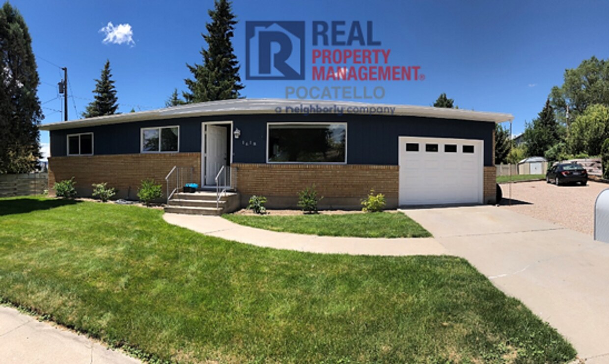 Primary Photo - Amazing 5 Bedroom 2 Bathroom Home For Rent