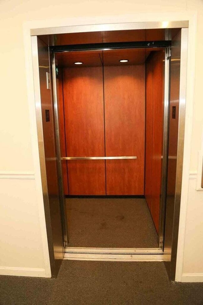 Foto del edificio - 961 Mistflower Ln