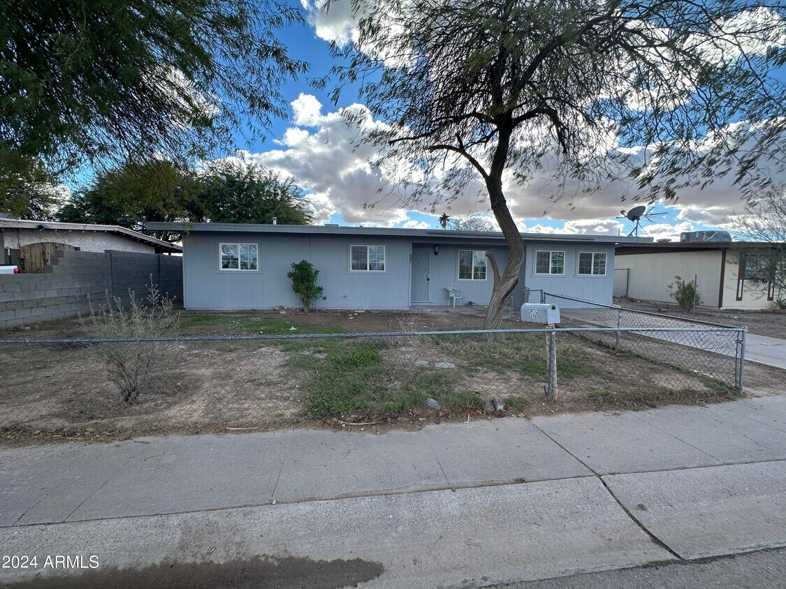 Primary Photo - 219 W Silver Reef Rd
