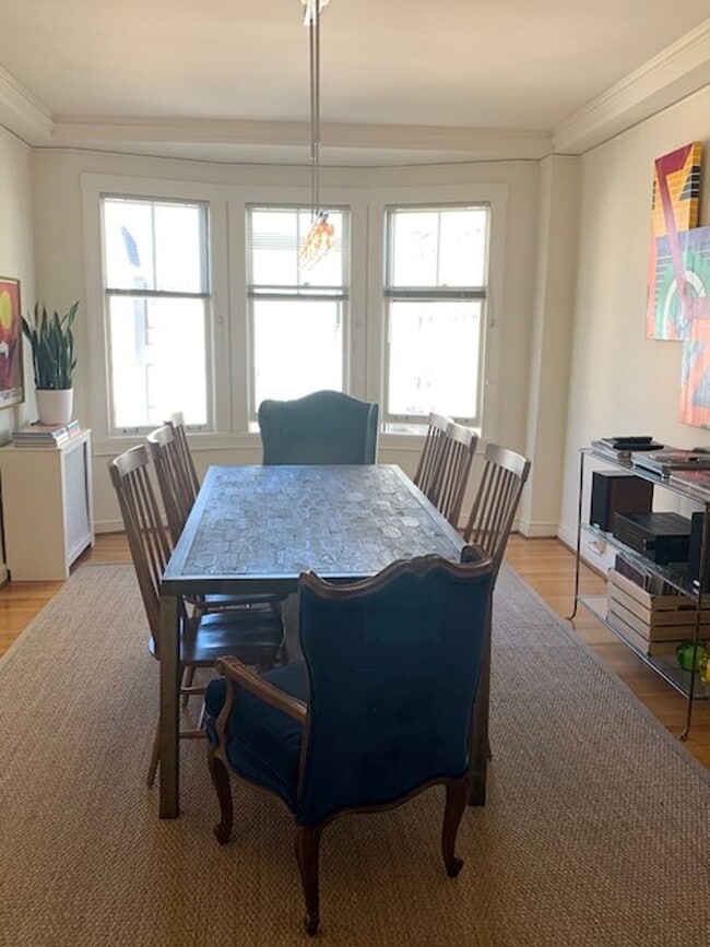 Foto del edificio - Pacific Heights: Unfurnished 4th Floor Apt w/ Optional Garage Parking & Shared Roof Deck Availabl...