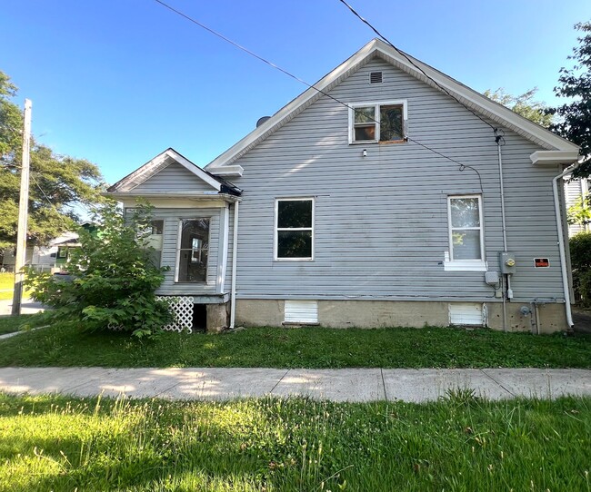 Building Photo - 305 S Maffit St