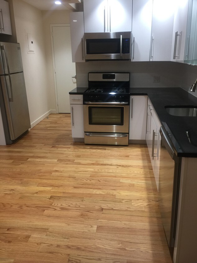 Foto principal - 2315 Astoria Blvd