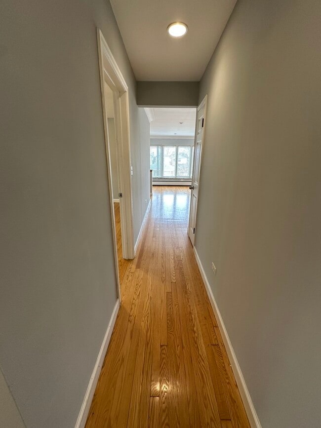 Foto del edificio - 5754 W Montrose Ave