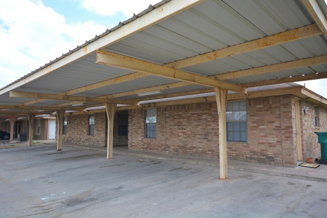 Building Photo - 2104 Paradise Dr