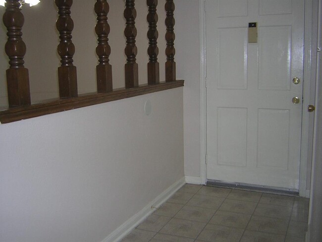 Building Photo - 2167 Drayton Ln