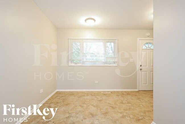 Building Photo - 448 E Lincoln Ave