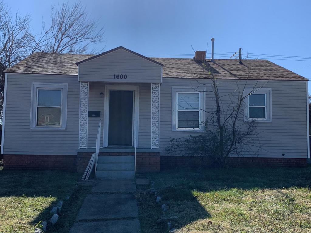 Primary Photo - 1600 E Madison St