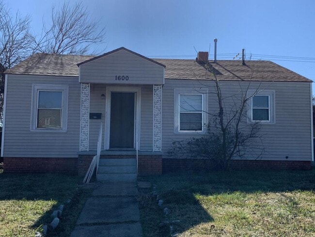 Photo - 1600 E Madison St House