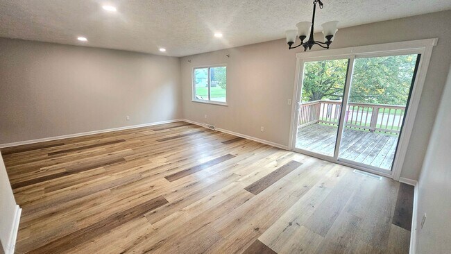 Foto del edificio - 1817-1819-1819 Sawmill Pl