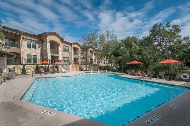 Foto del edificio - 761 Trinity Hills Dr