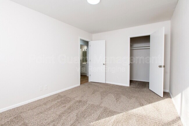 Building Photo - 1527 E Fortuna St