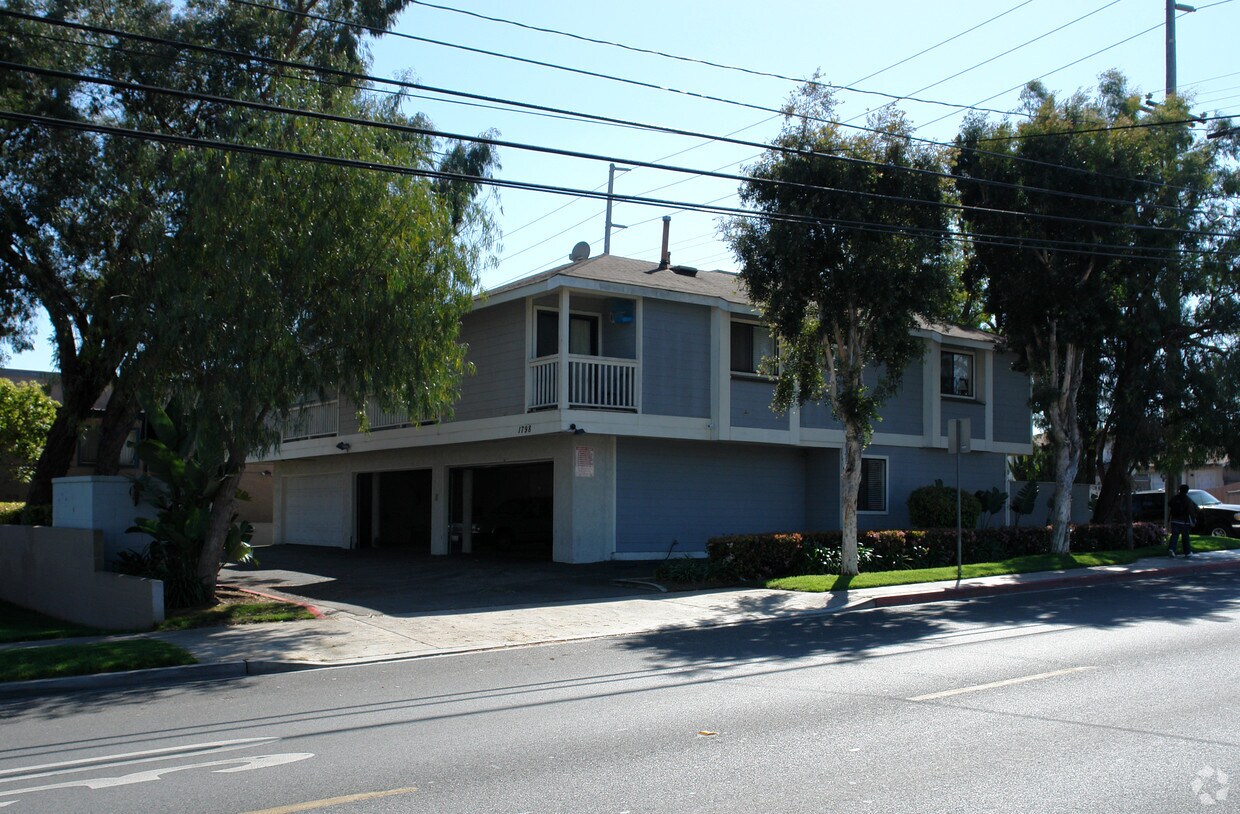 Foto del edificio - 1798 Pomona Ave