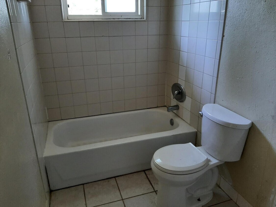 Baño - 7425 Tiara Way