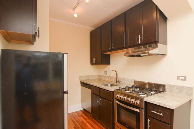 Building Photo - 4734 N Hermitage Ave