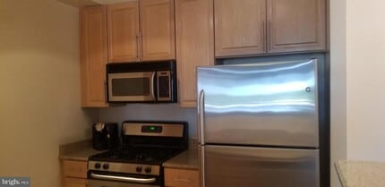 Building Photo - 11760 Sunrise Valley Dr