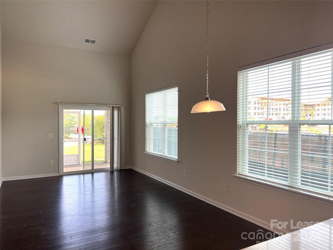 Foto del edificio - 6938 Walnut Branch Ln