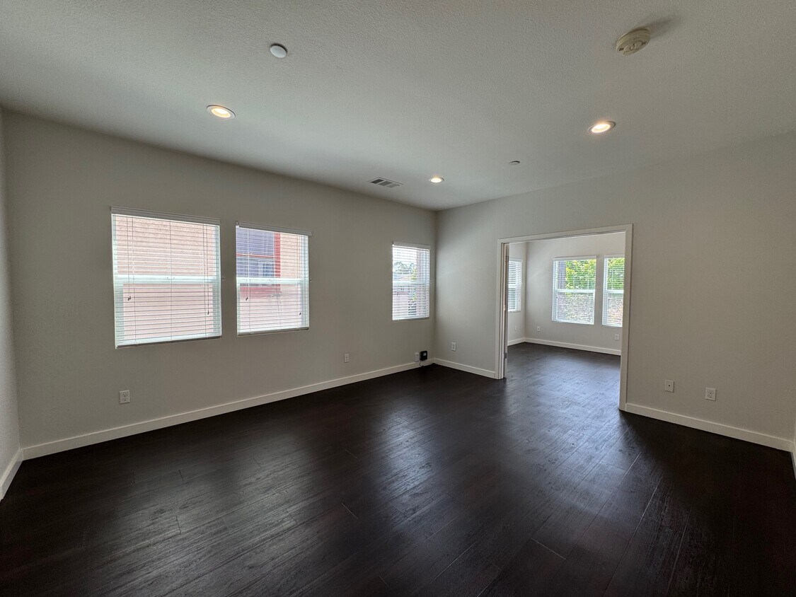 Foto principal - 374 41st St