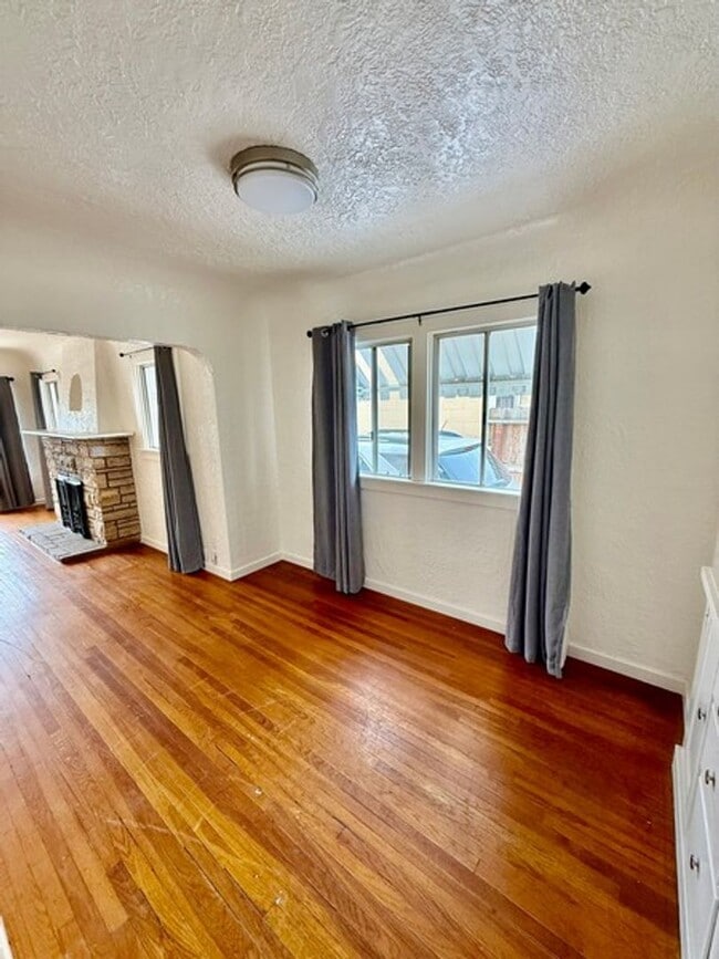 Foto del edificio - Charming 2 bedroom house with a yard