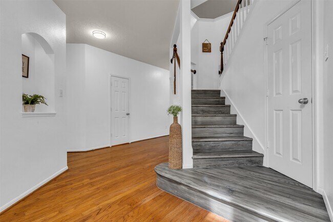 Building Photo - 210 Billingford Dr