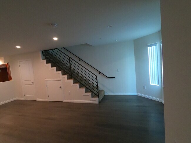 Foto del edificio - 6819 Baird Ave
