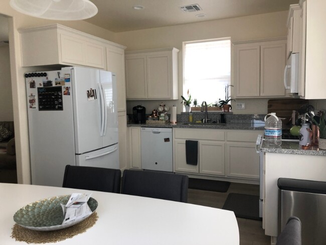 Foto del edificio - 4443 Silver Cedar Ln