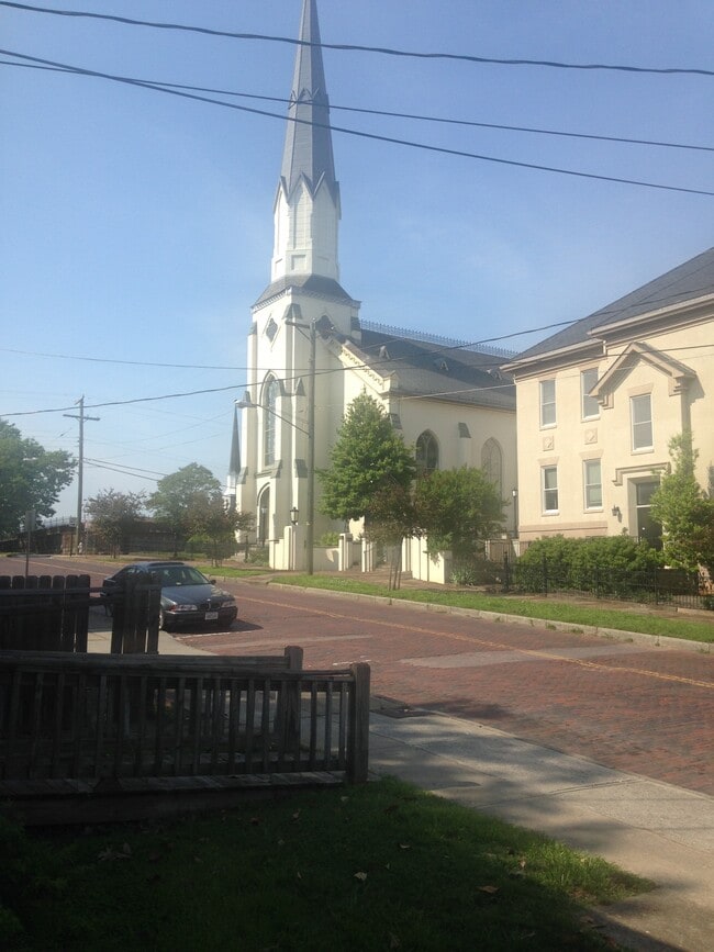 Building Photo - 713-715 Clay St