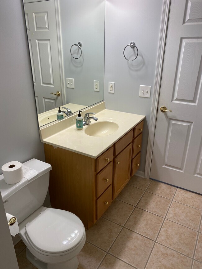 Building Photo - 9816 Wildwood Cir
