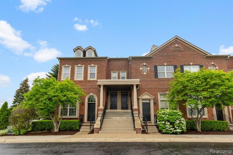 29426 Glen Oaks Blvd W, Farmington Hills, MI 48334 House Rental in