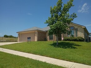 Building Photo - 6211 Newcastle Dr